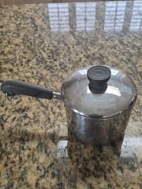 Vintage Revere Ware Copper Bottom 1.5 Qt Sauce Pot.